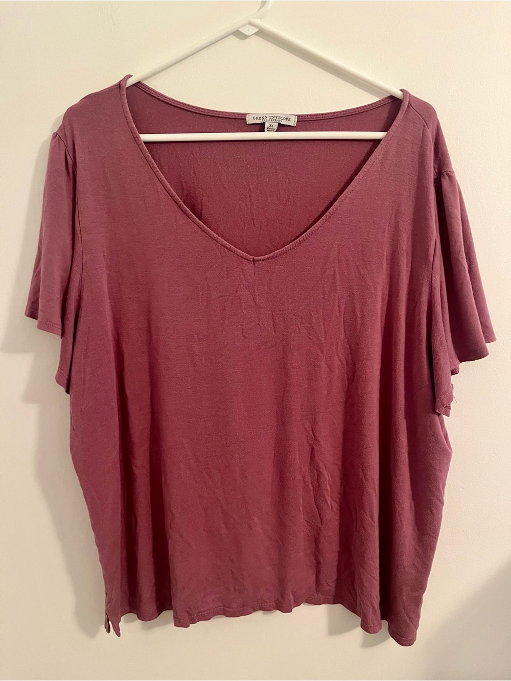 Green Envelope Dusty Rose V-Neck Short Sleeve Top